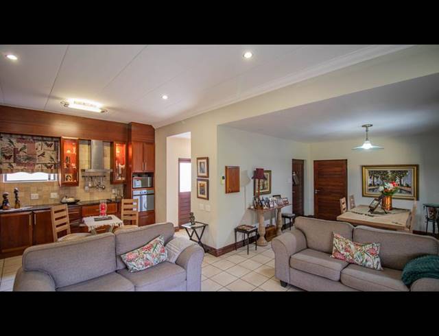 2 BEDROOM TOWNHOUSE FOR SALE IN RETIRE AT MIDSTREAM